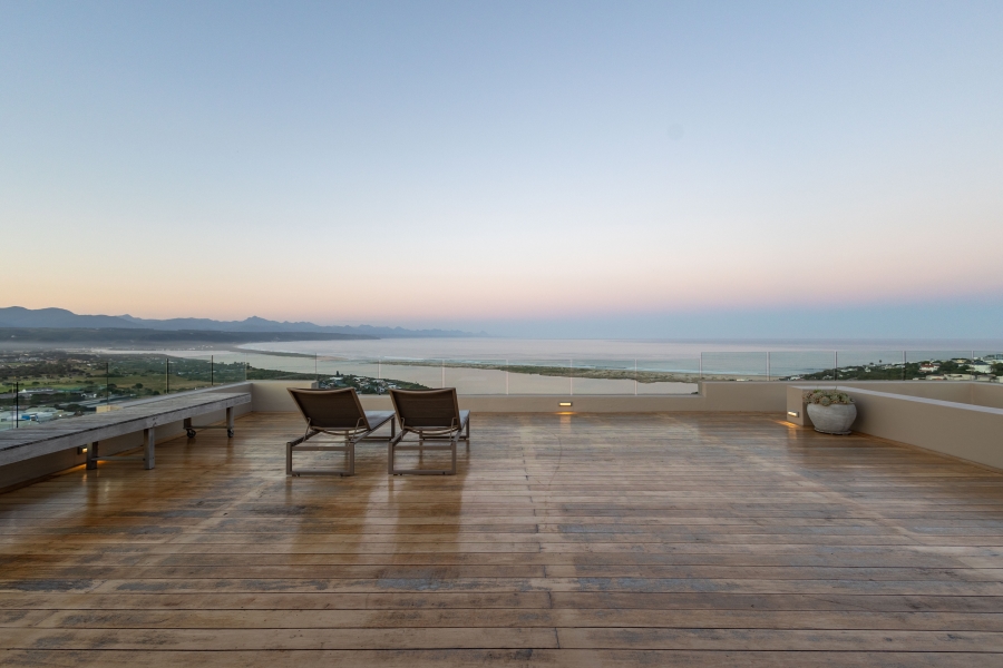 7 Bedroom Property for Sale in Bowtie Western Cape